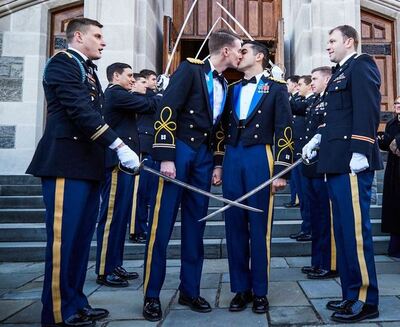 Boda de dos Oficiales Gay del Ejército de EEUU.